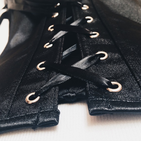 🖤 LAST ONE 🖤 BLACK SATIN GARTER CORSET - Picture 2 of 5